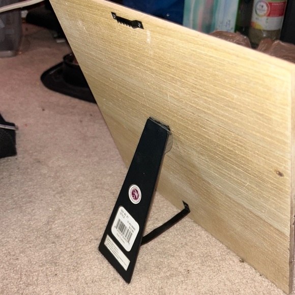 Wooden photo clipboard w/ 3 clips for photos, can stand on table/hang on wall. - Picture 2 of 3